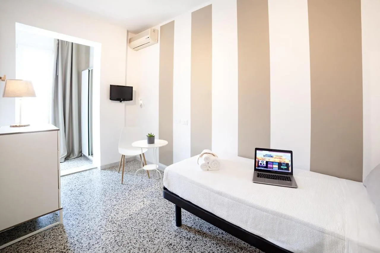 Nocleg ze śniadaniem De La Ville Hotel Cattolica