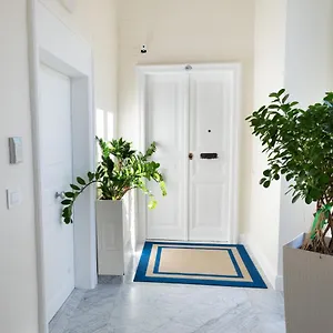 https://bernini-house-naples.hotels-amalfi.com