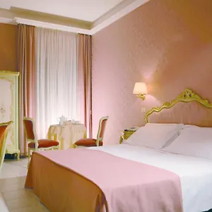 https://romulus.it-romehotels.com